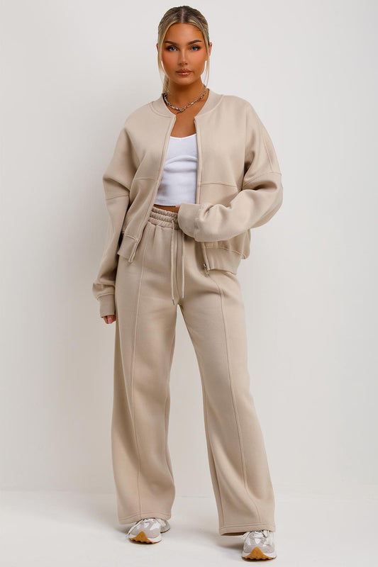 AVRA | Sudadera Bomber con Pantalones de Chándal Color Beige