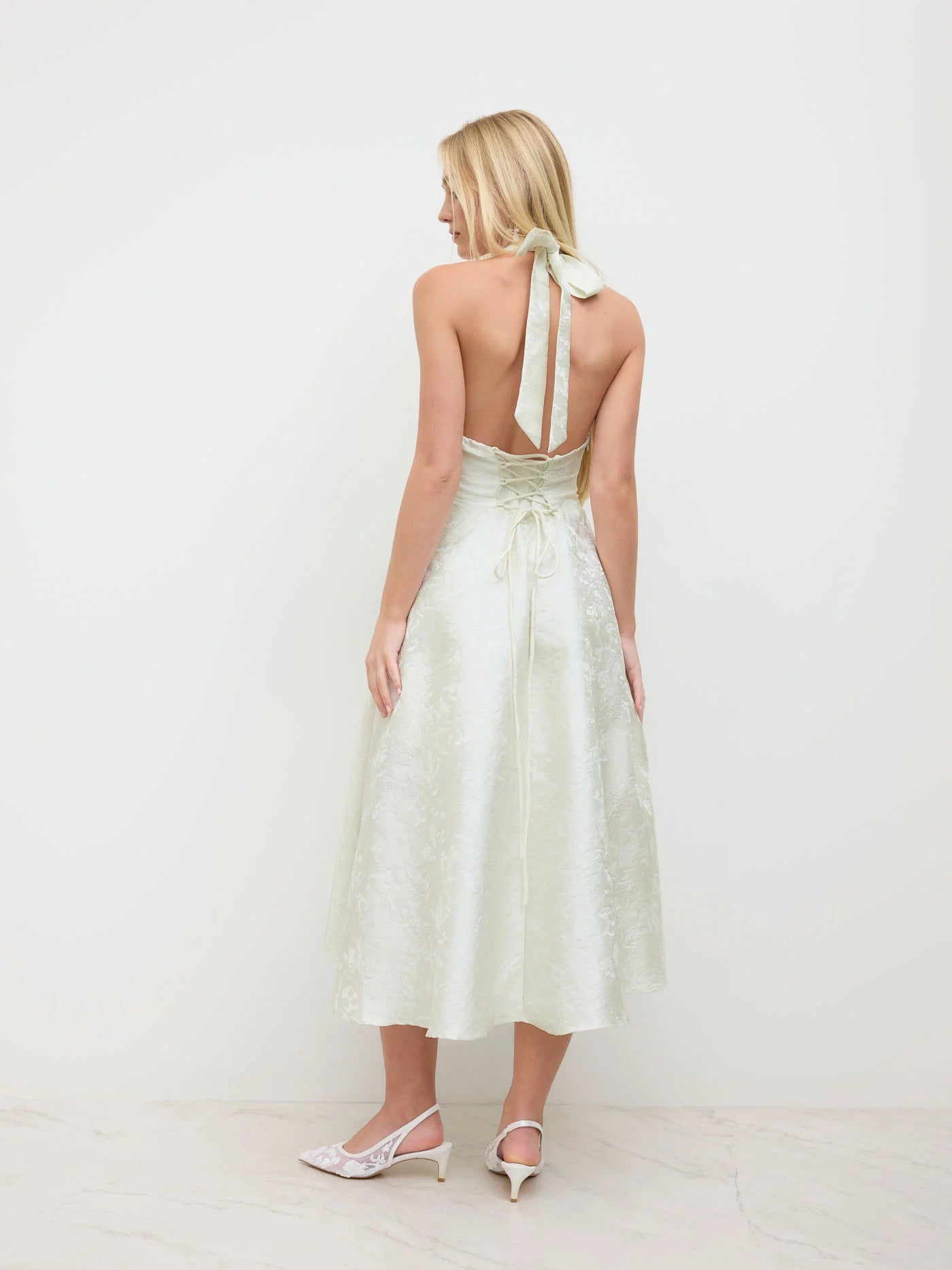 Vestido de Encaje con Escote Halter de Jacquard