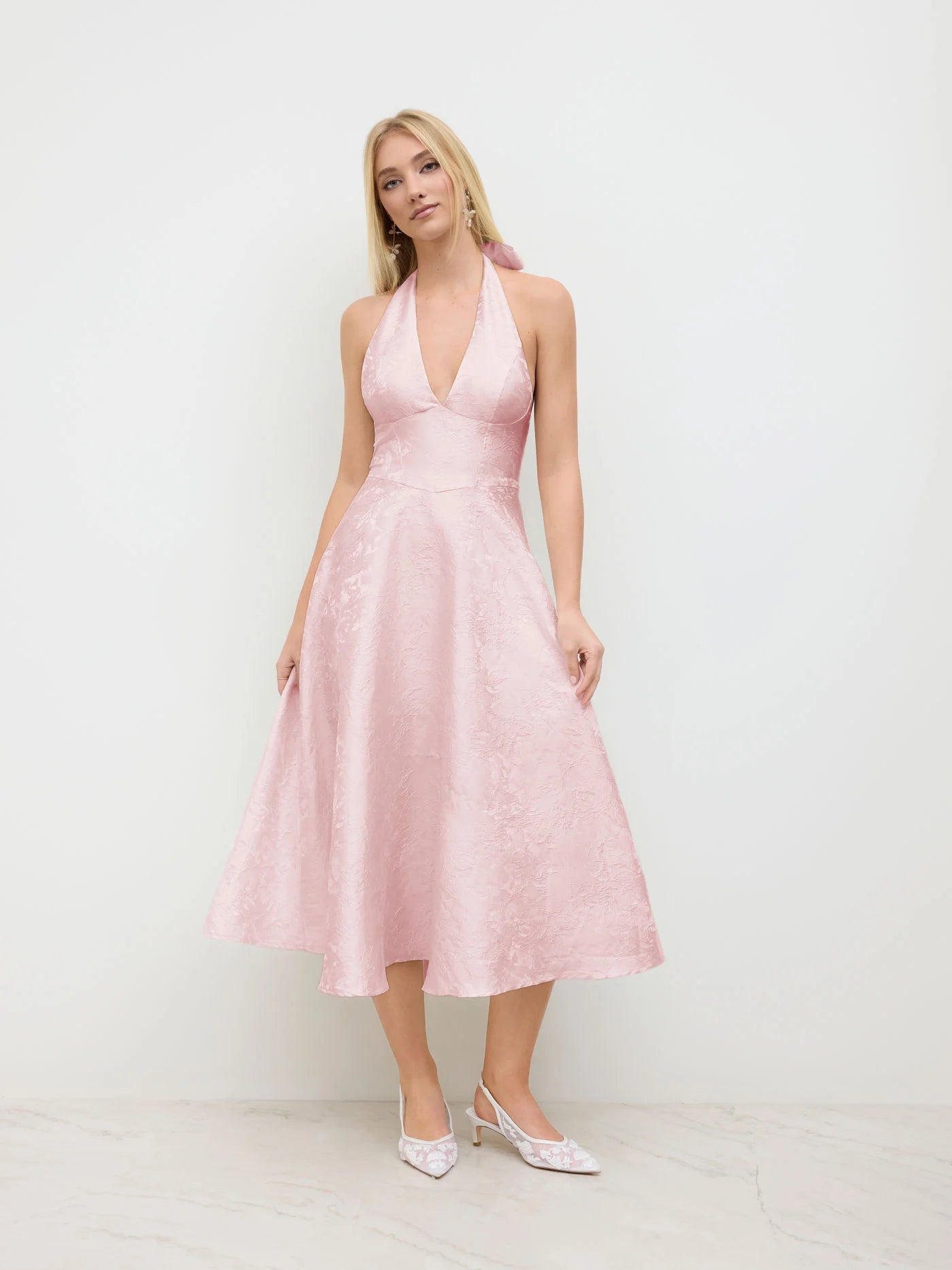 Vestido de Encaje con Escote Halter de Jacquard
