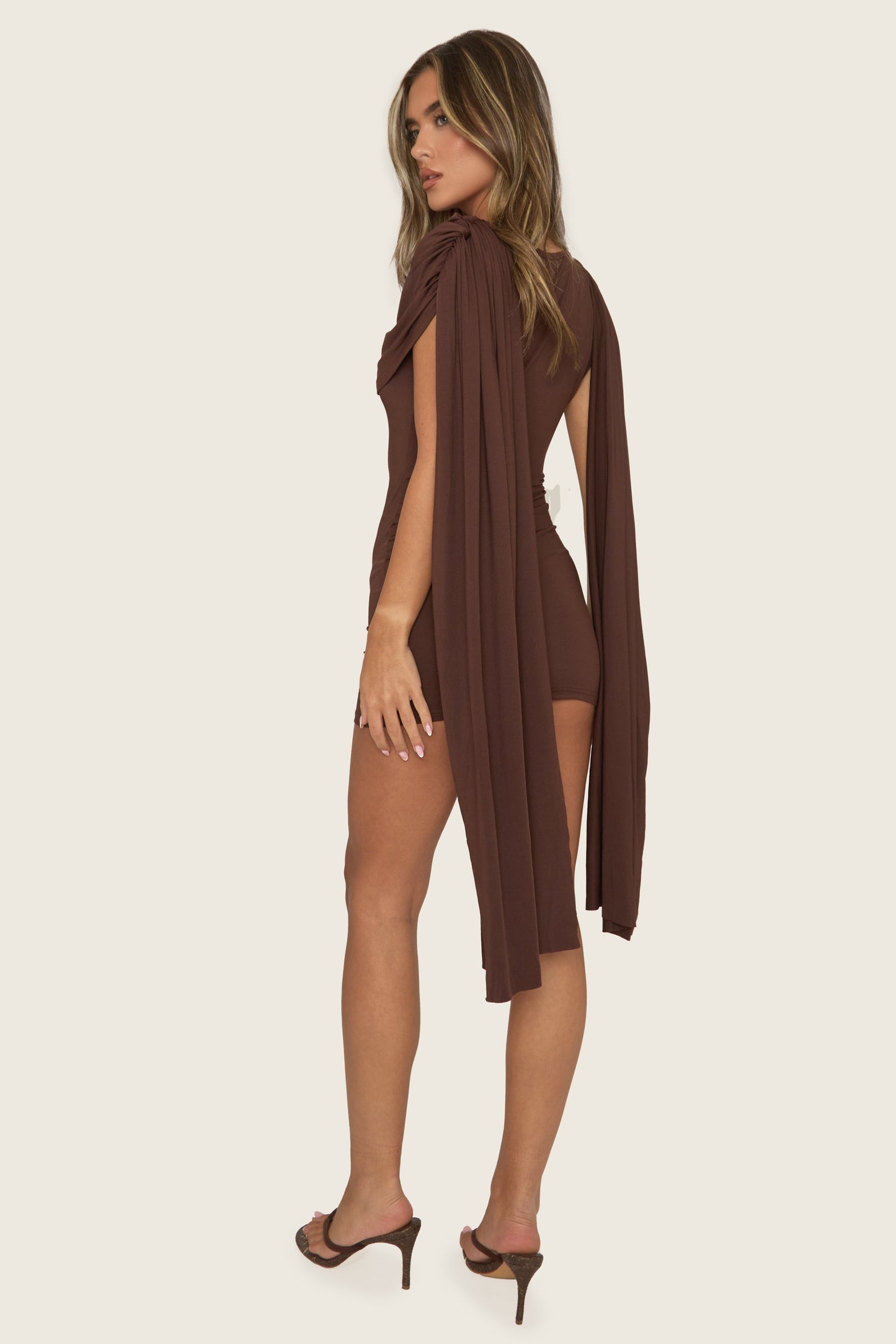 Vestido Sofisticado Fruncido Chocolate