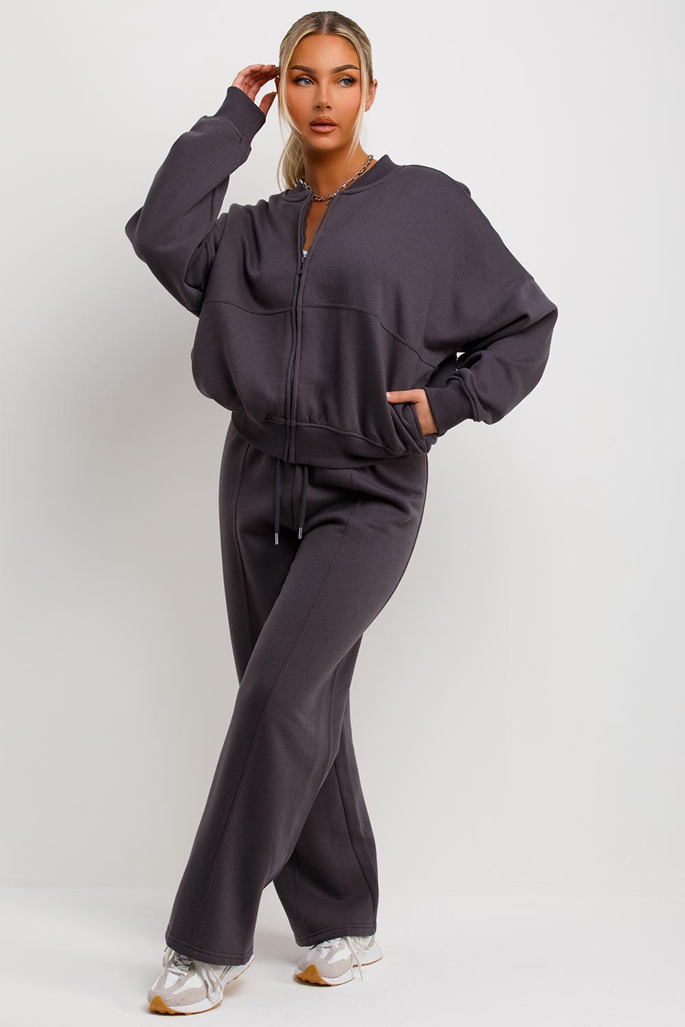 AVRA | Sudadera Bomber con Pantalones de Chándal Color Carbón