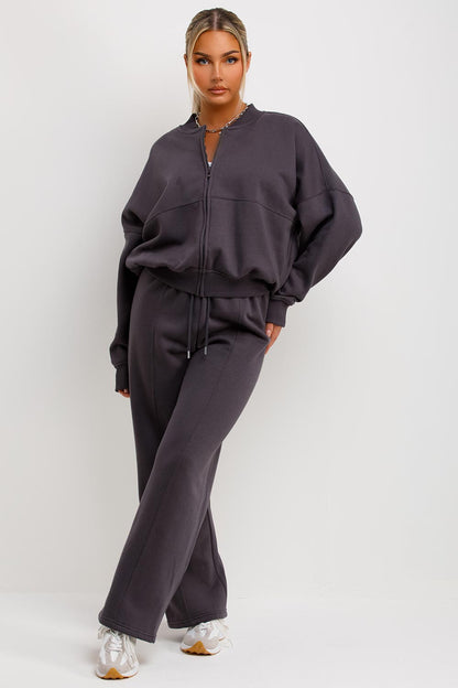 AVRA | Sudadera Bomber con Pantalones de Chándal Color Carbón