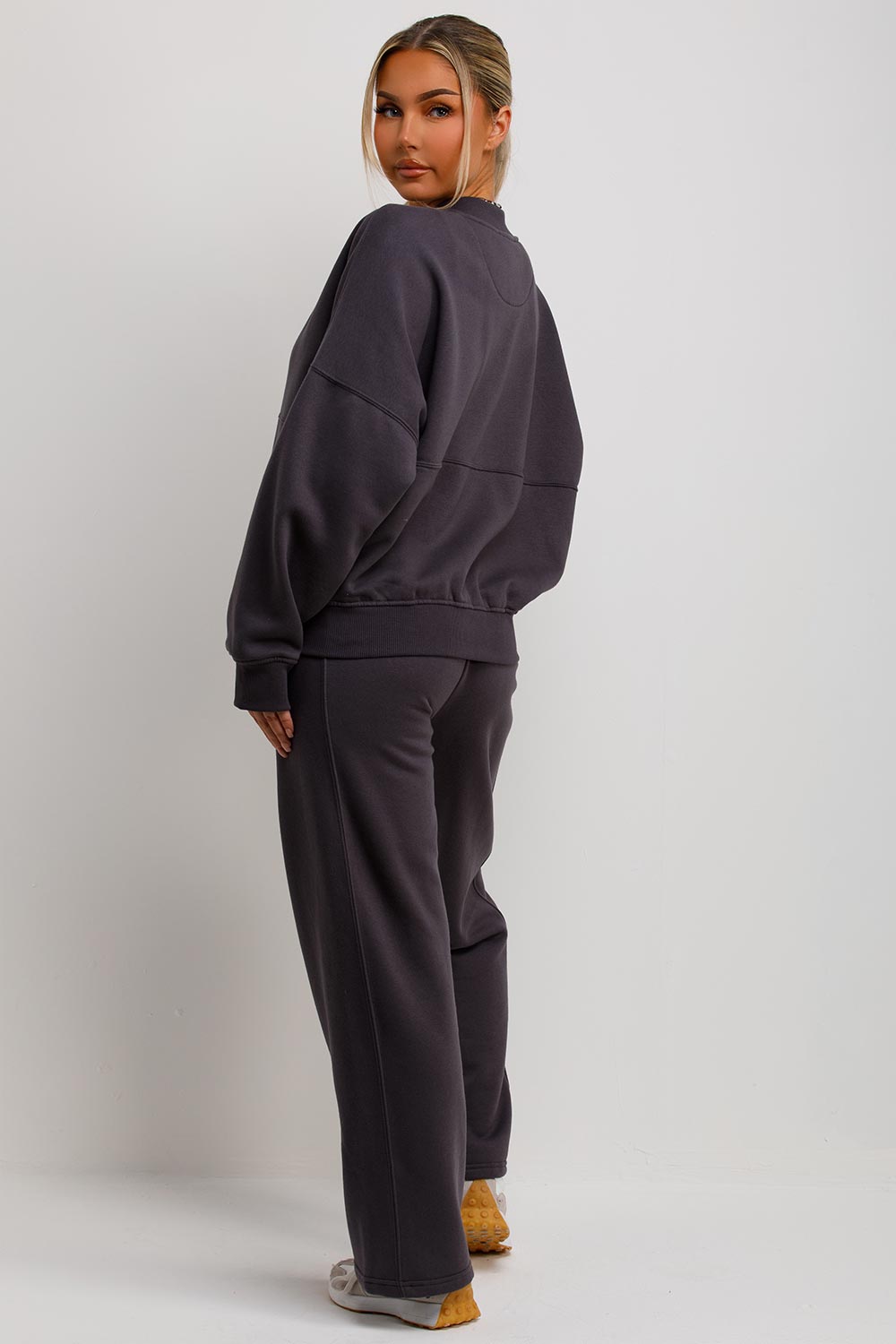 AVRA | Sudadera Bomber con Pantalones de Chándal Color Carbón