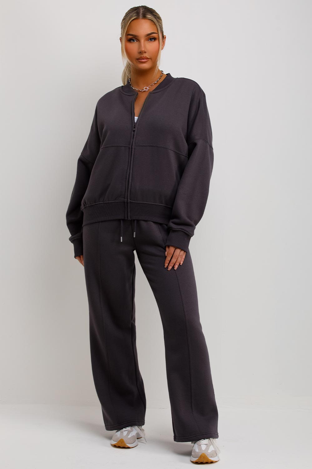 AVRA | Sudadera Bomber con Pantalones de Chándal Color Carbón