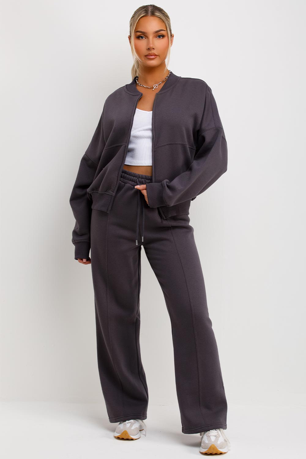 AVRA | Sudadera Bomber con Pantalones de Chándal Color Carbón