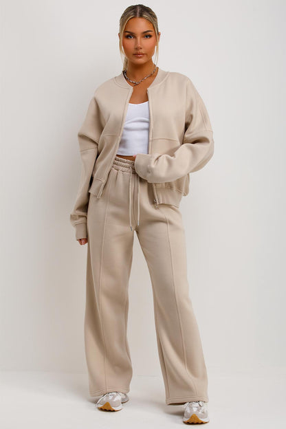 AVRA | Sudadera Bomber con Pantalones de Chándal Color Beige