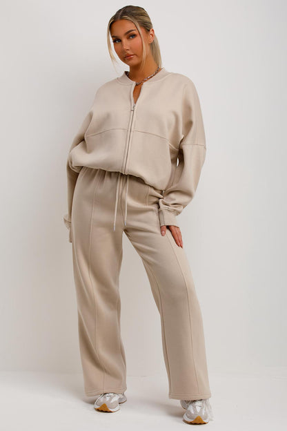 AVRA | Sudadera Bomber con Pantalones de Chándal Color Beige