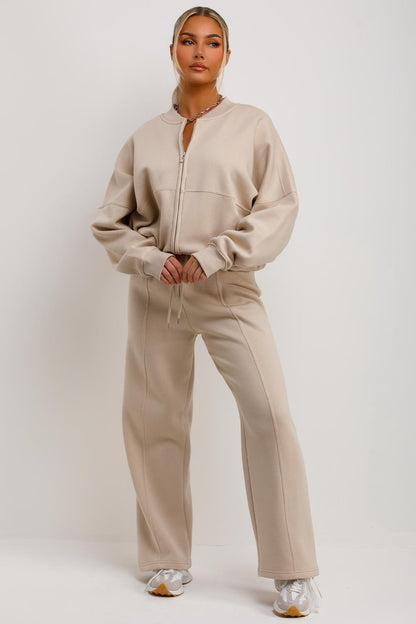 AVRA | Sudadera Bomber con Pantalones de Chándal Color Beige