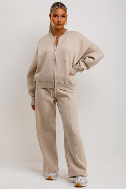 AVRA | Sudadera Bomber con Pantalones de Chándal Color Beige