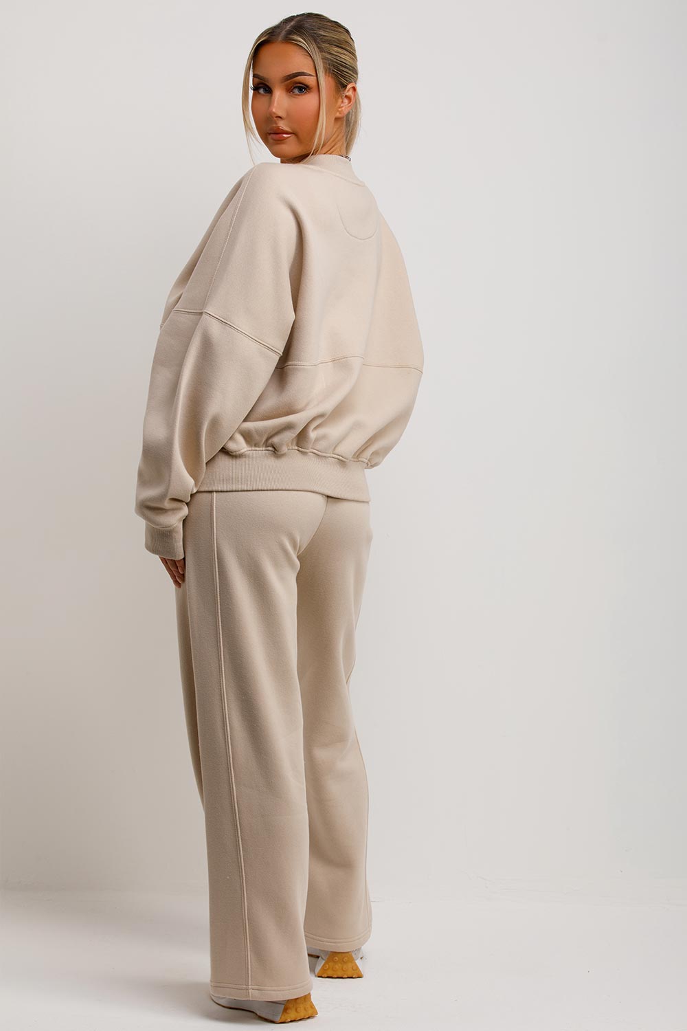 AVRA | Sudadera Bomber con Pantalones de Chándal Color Beige